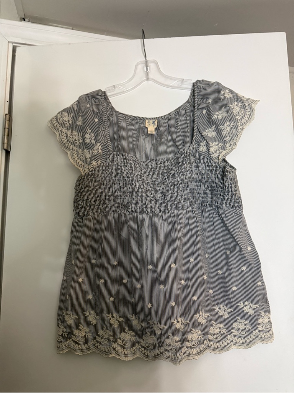 Anthropologie Edme
& Esyllte Striped
Smocked Peasant
Top Blue White Size
10